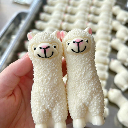 Cute Alpaca Squishy Toy, Soft Squeeze Stress Relief Fidget Toy, Realistic Llama Decompression Sensory Toy for Kids Adults, Animal Squeeze Toy Gift