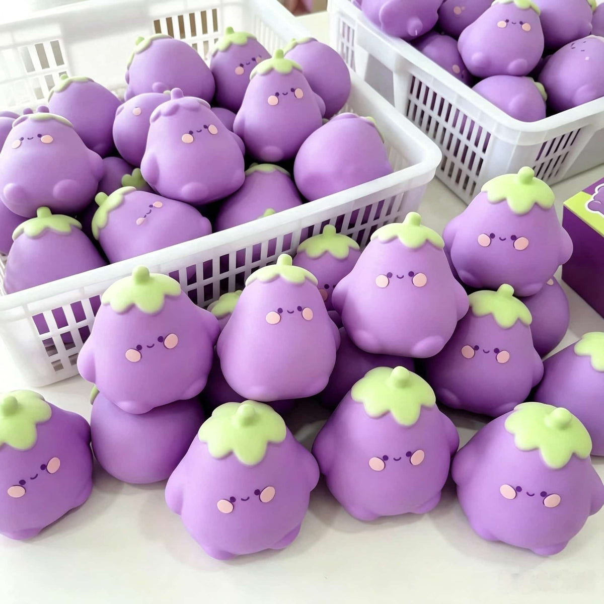 Cute Eggplant Squishy Toy, 17cm TPR Flour Fidget Squishy, Soft Slow Rising Stress Relief Squeeze Toy for Kids Adults, Cute Kawaii Eggplant Sensory Decompression Gift