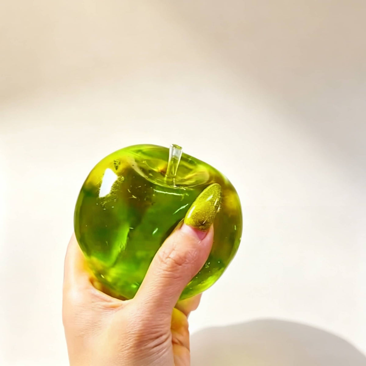 Malt Syrup Apple Squeeze Toy, Transparent Reshapable Squishy Fidget Toy, Stress Relief Desk Toy for Kids and Adults